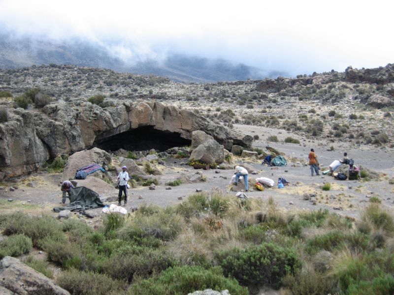 Kili (074) 2nd cave and 2nd camp